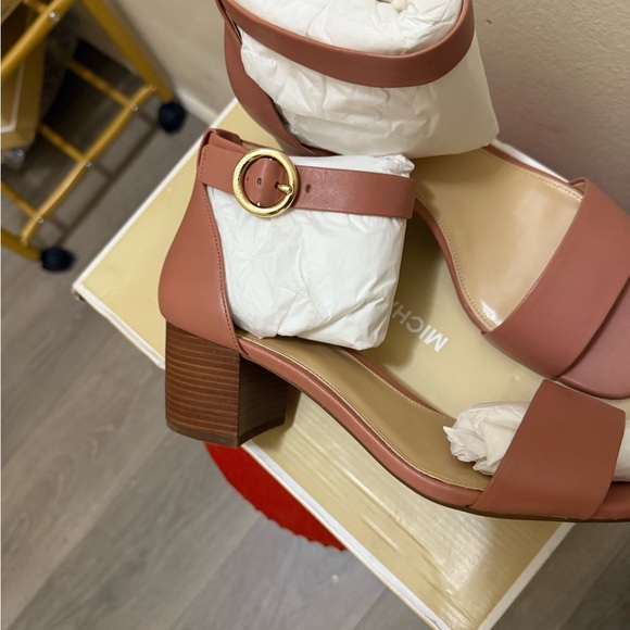 Michaels Women's Rose Pink Sandals - Picture 1 of 4